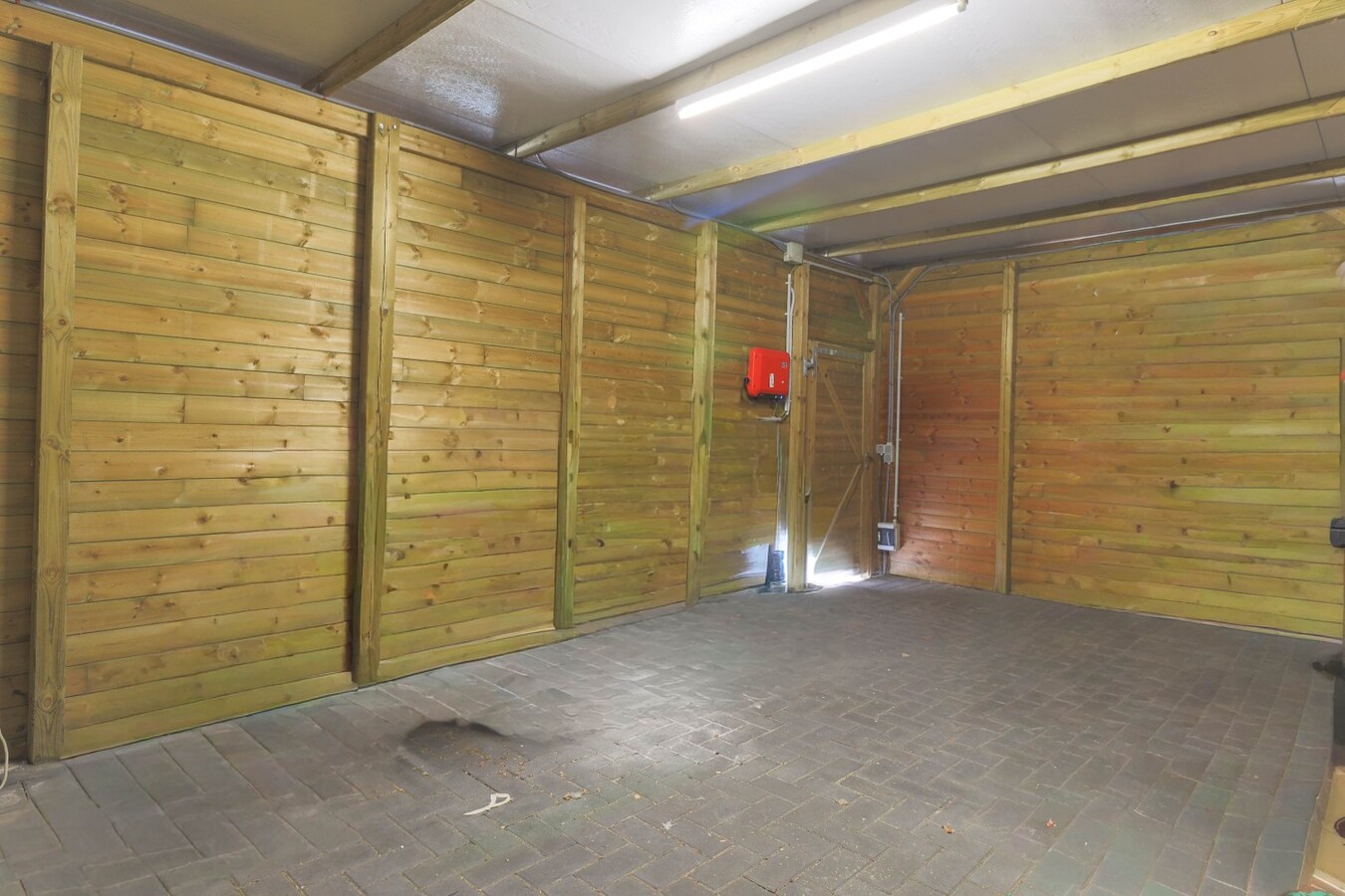 Instapklare recente woning met garage te koop in Heule ! 