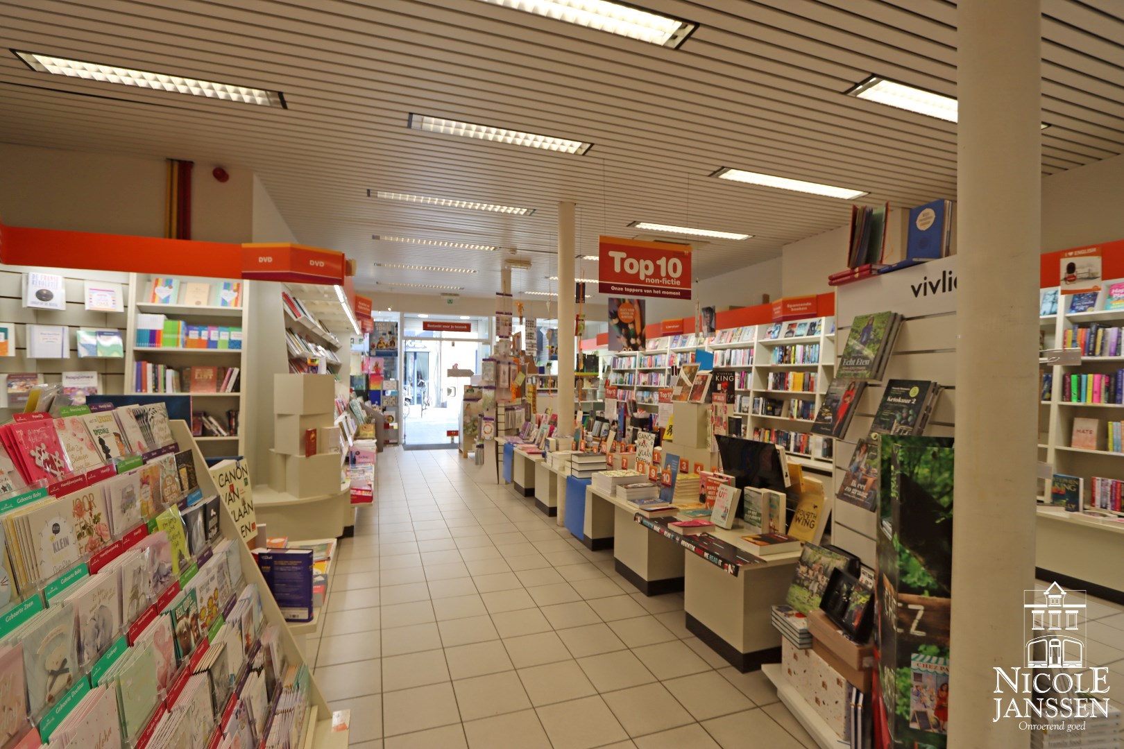 Mooi verzorgde en instapklare gelijkvloerse handelsruimte in centrum Maaseik 