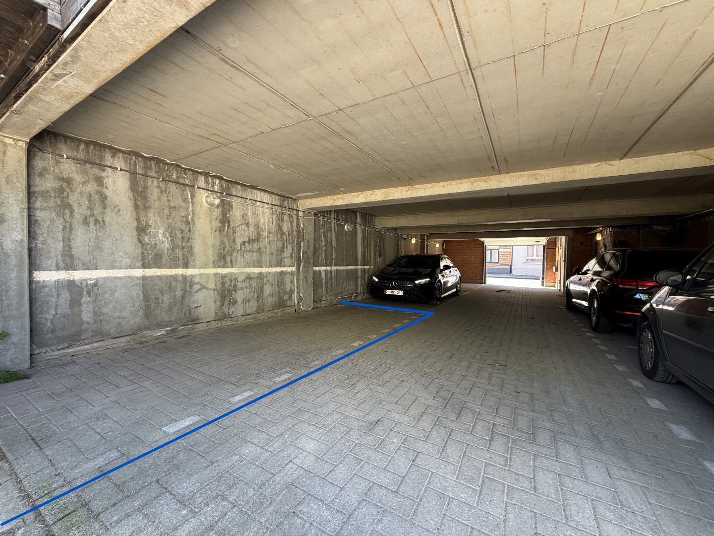 Instapklaar duplex appartement met 2 slpk. en 2 bdks. en mooi terras. 