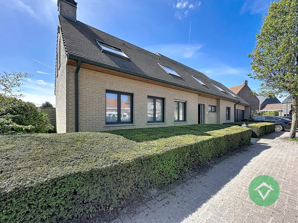 Ruime gezinswoning met dubbele garage in Koekelare 