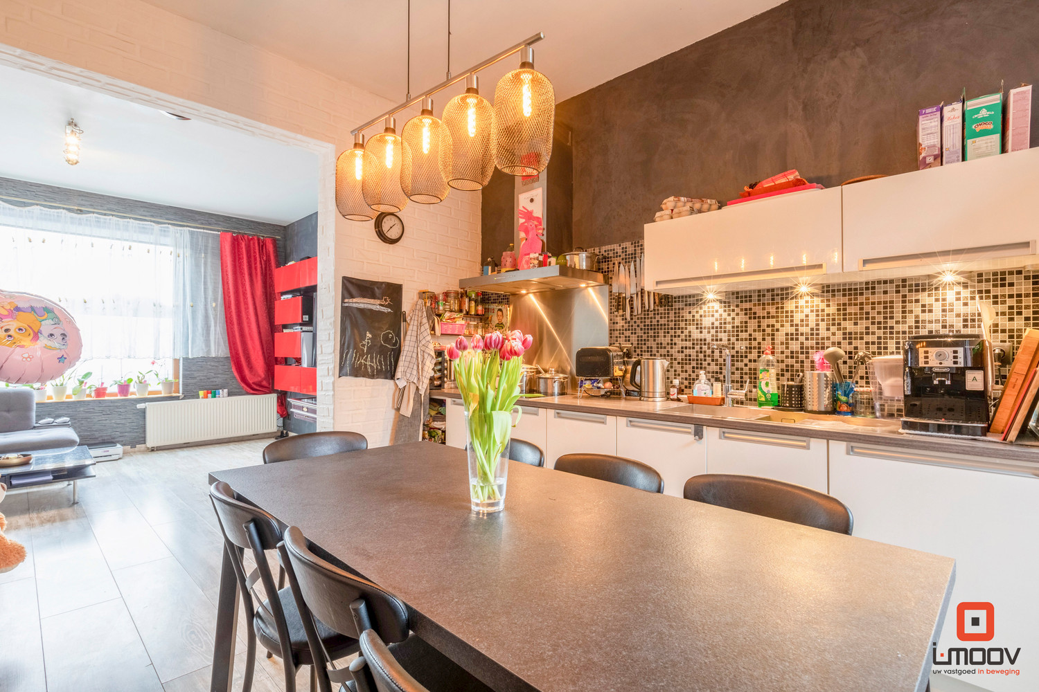 Recent gerenoveerde woning met garage en tuin 