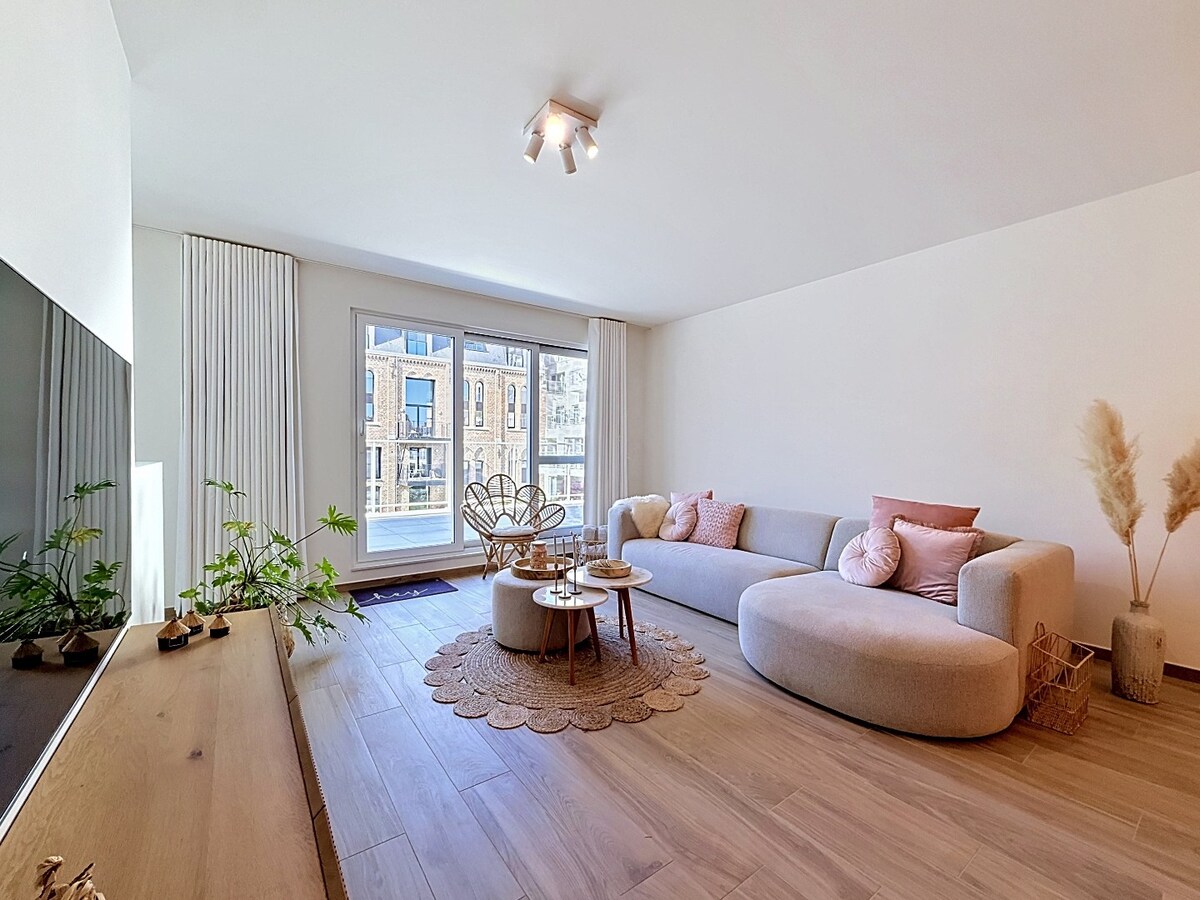 Nieuw appartement met riant terras en garage te centrum Zottegem 
