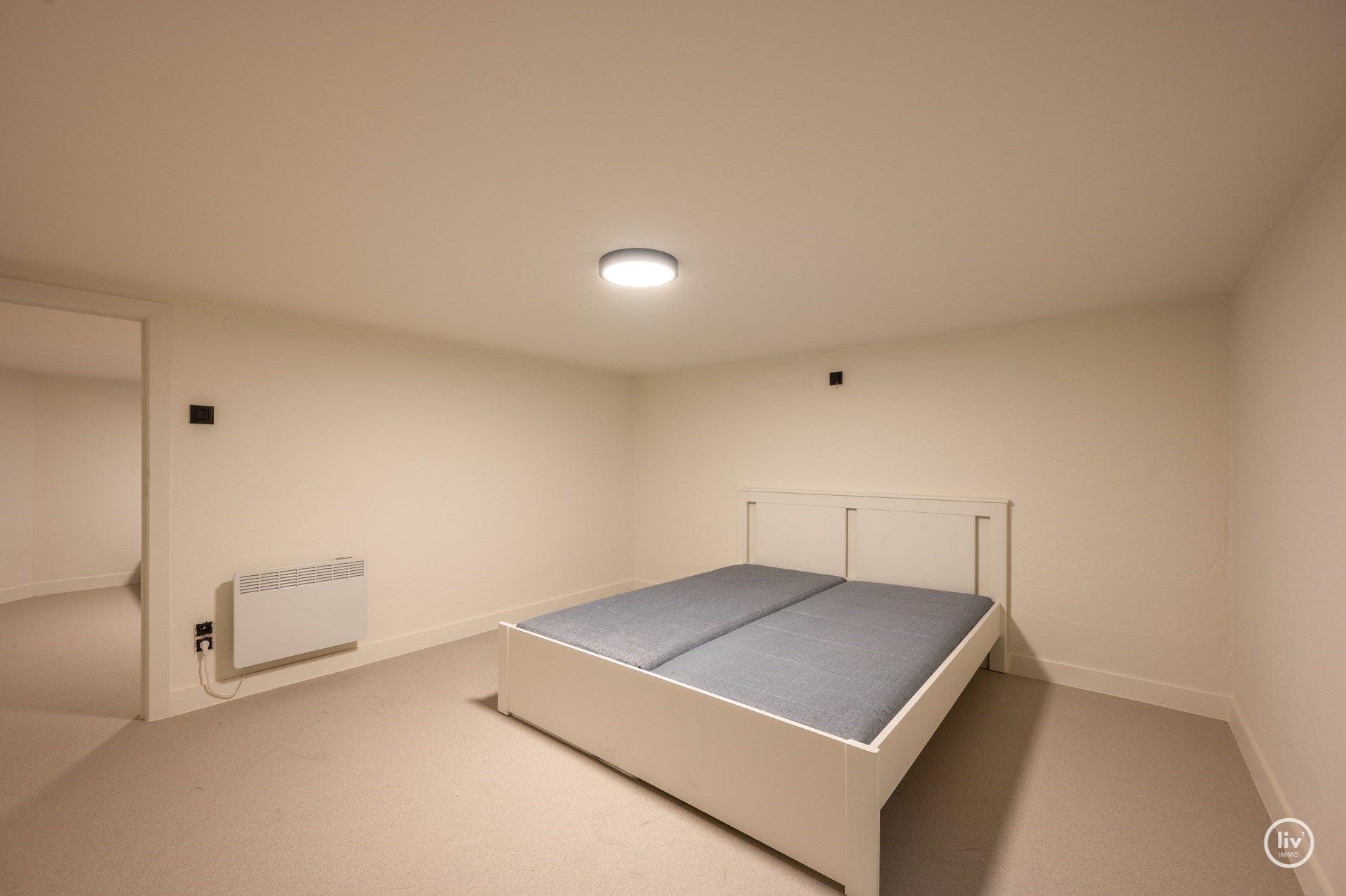 Agréable local commercial situé à l'angle de l'avenue du Zoute et de l'avenue Montgomery à Knokke. 