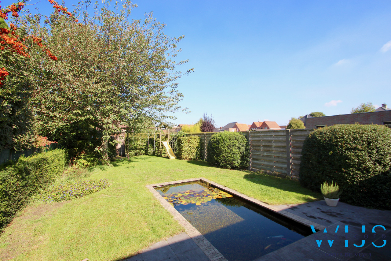 Verrassend ruim woonhuis op een TOPlocatie in ERTVELDE ! 