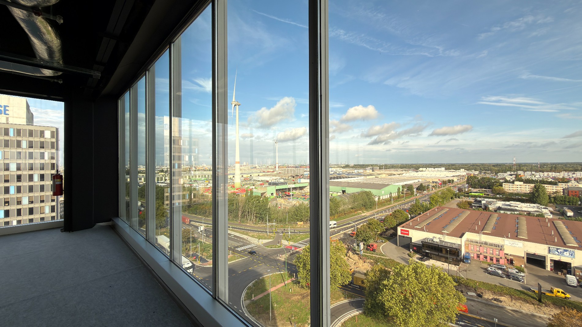 Kantoren te huur met prachtig uitzicht over de haven van Antwerpen