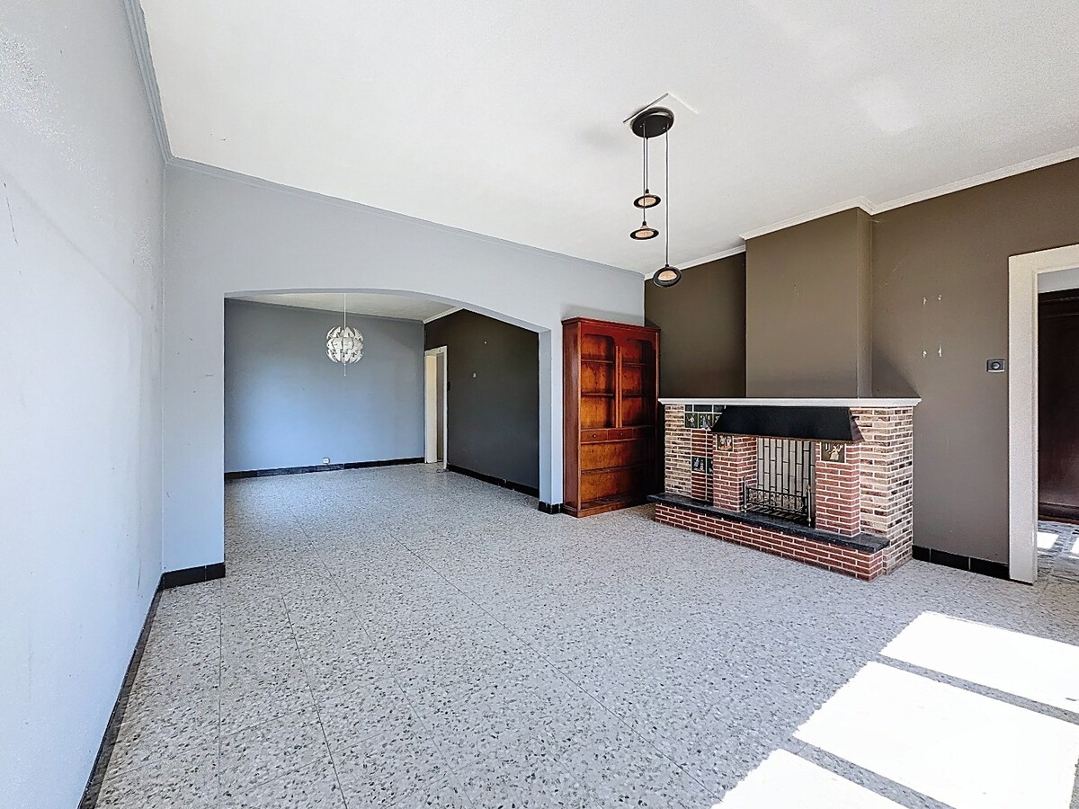 Ruime, te renoveren OB met garage te Zottegem 