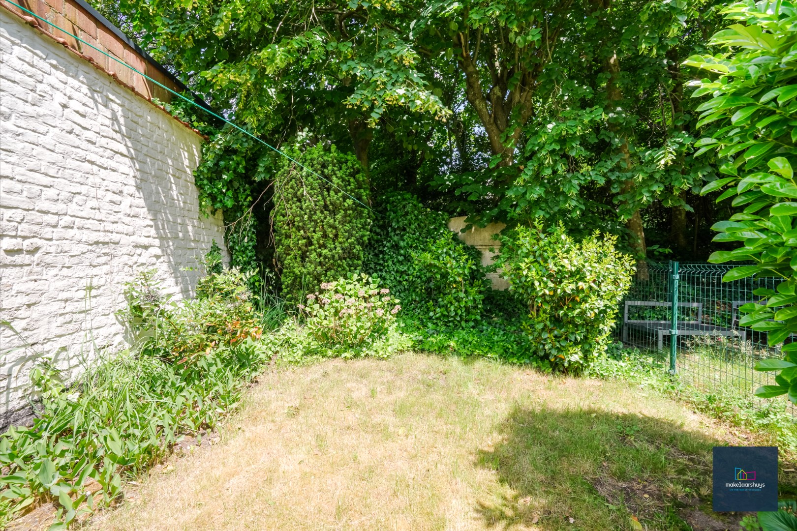 Centraal gelegen te renoveren woning in rij met tuin te Mariakerke 