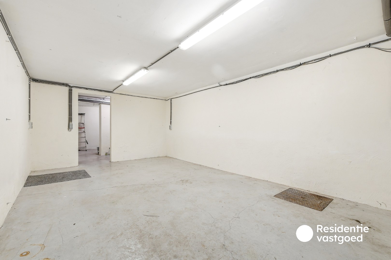 Ruime en gerenoveerde stadswoning met 5 slaapkamers, garage en twee badkamers 