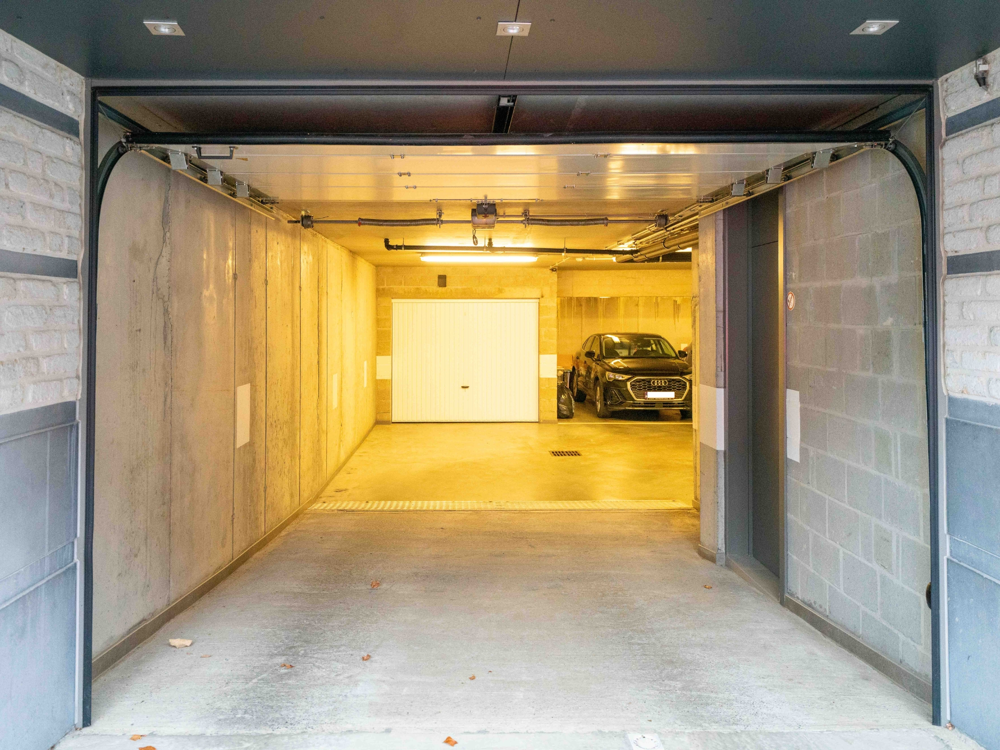 2-kamer appartement met tuin en autostaanplaats 