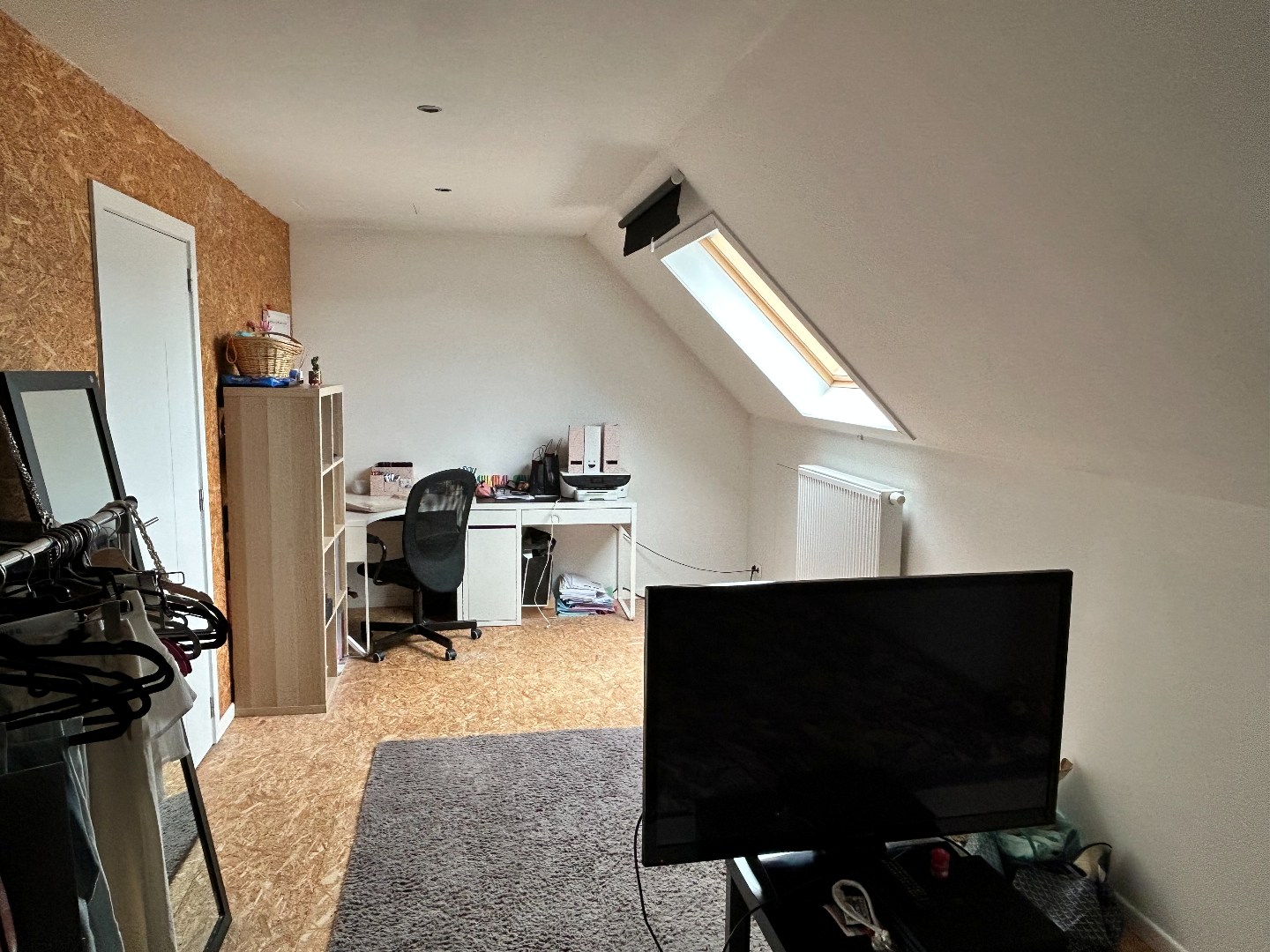 Recente en degelijke gezinswoning met stadstuintje en uitweg achteraan 