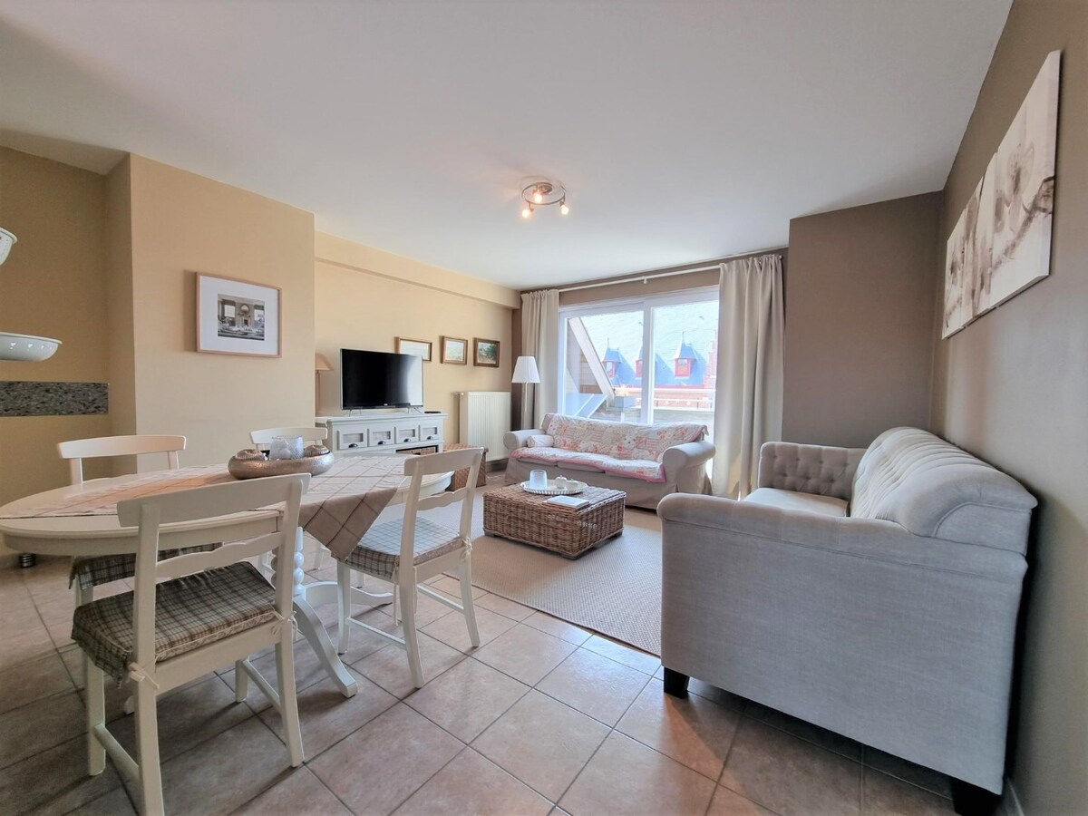 Zeer goed gelegen, gezellig appartement met grote terrassen te Heist 