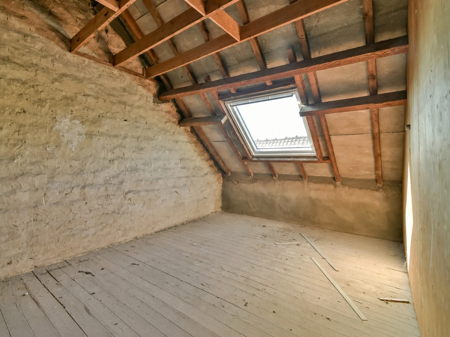 Landelijk gelegen woning in opbouw! 
