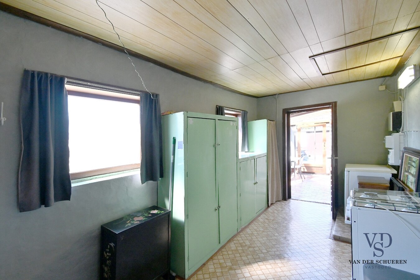 Op te frissen half open bebouwing 