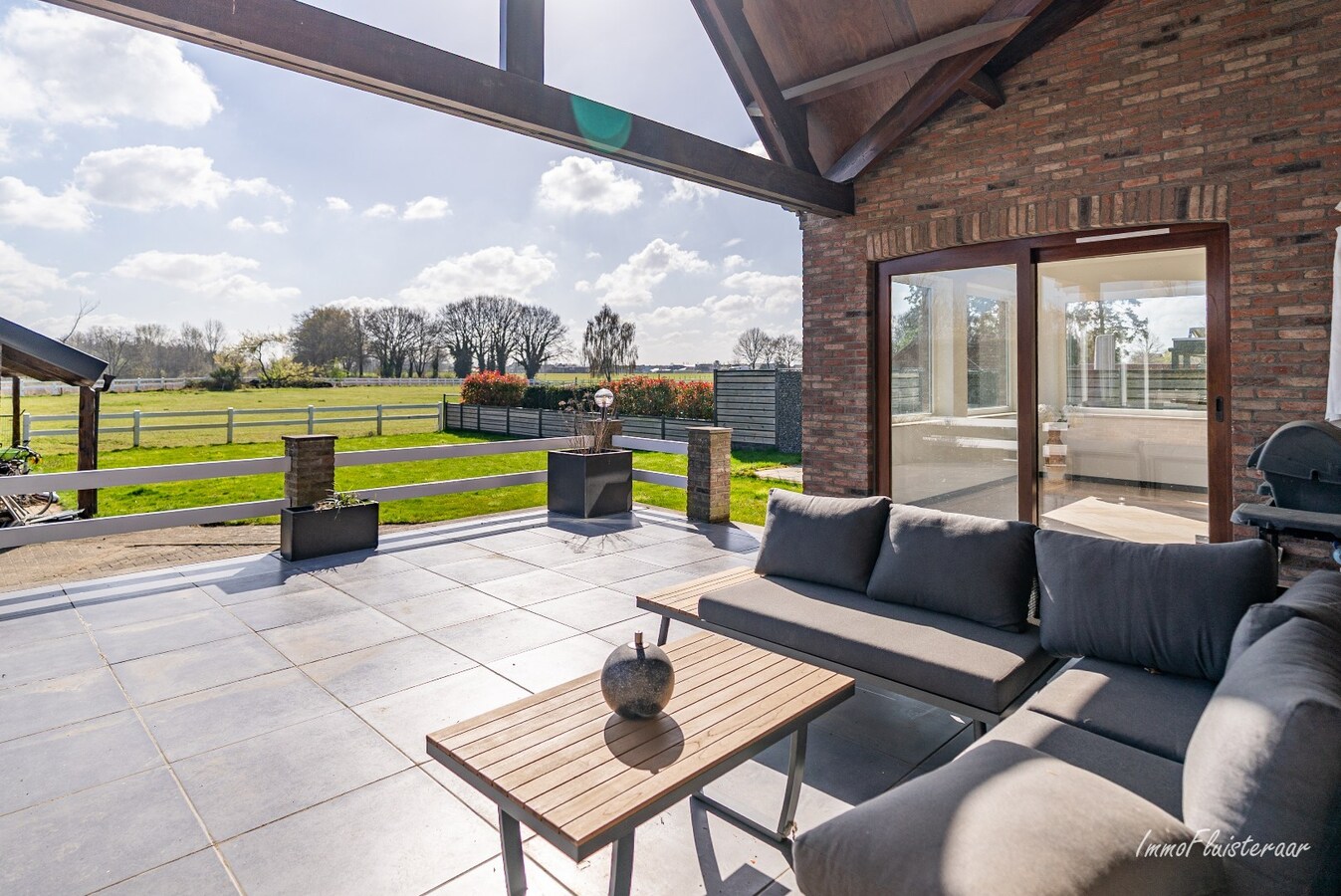 Spacious house with horse stables on approximately 85 acres in Kinrooi 