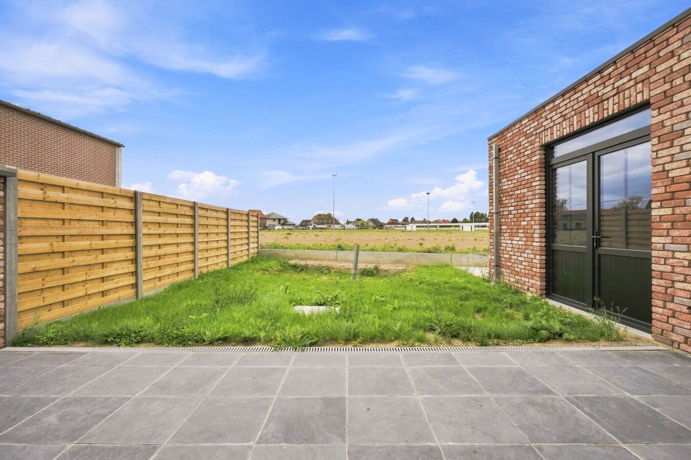 Ruime casco halfopen nieuwbouw met ruime garage in Merkem! 