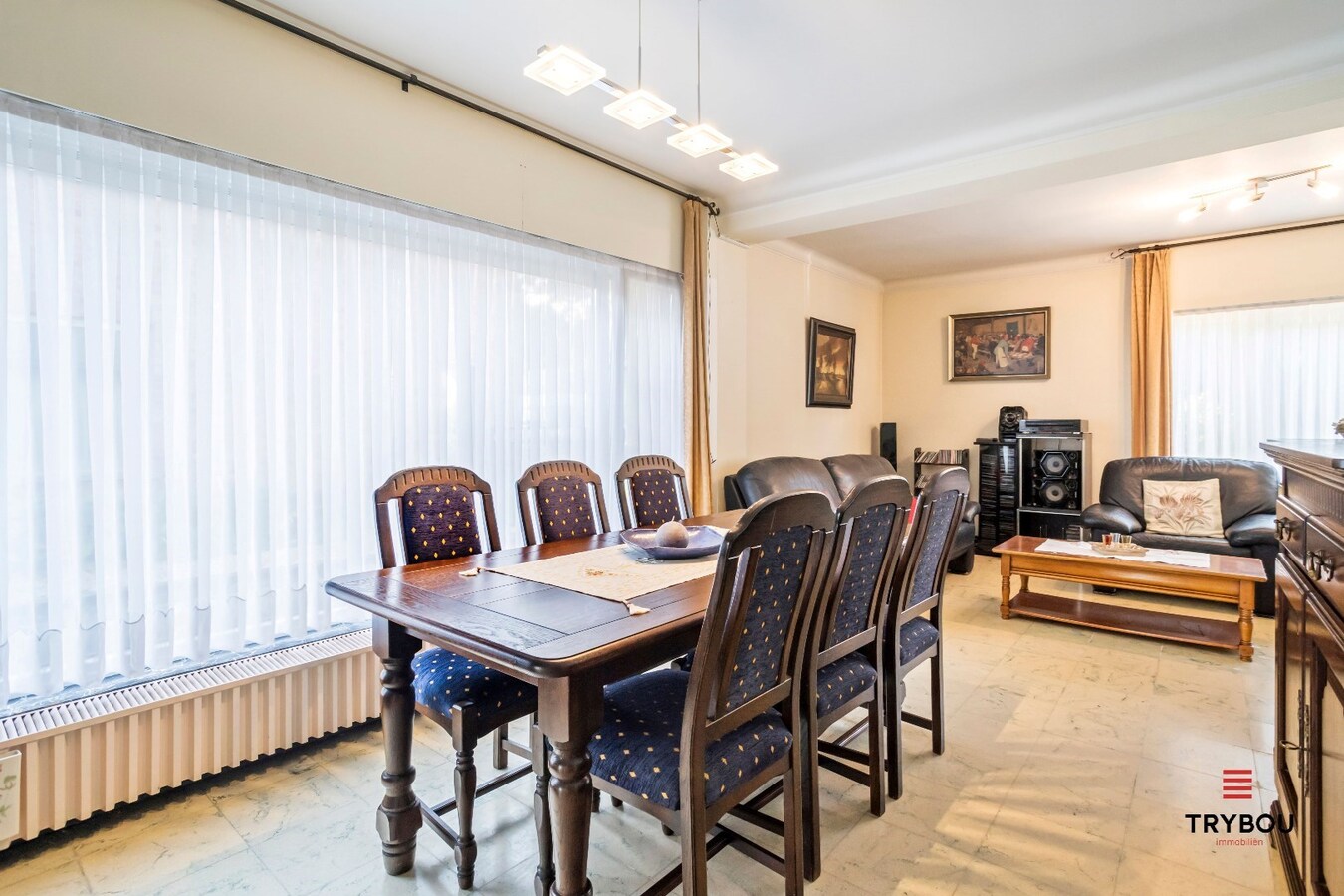 Centraal gelegen, halfopen woning met loods op perceel van 625m² 