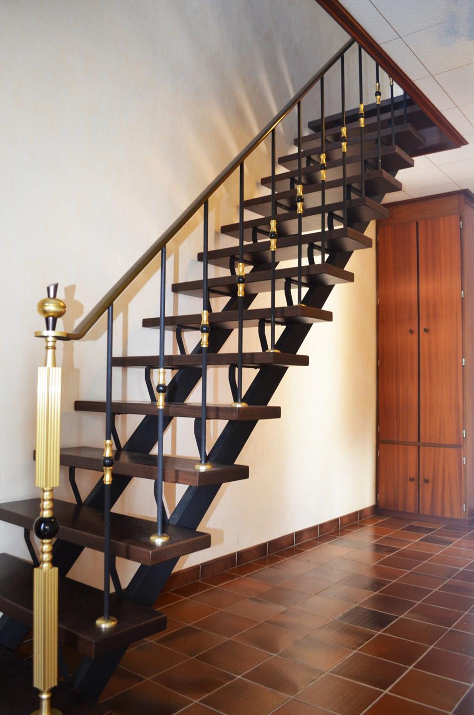 Te renoveren gezinswoning met 3 slpks, garage en tuin rustig gelegen te Bassevelde 