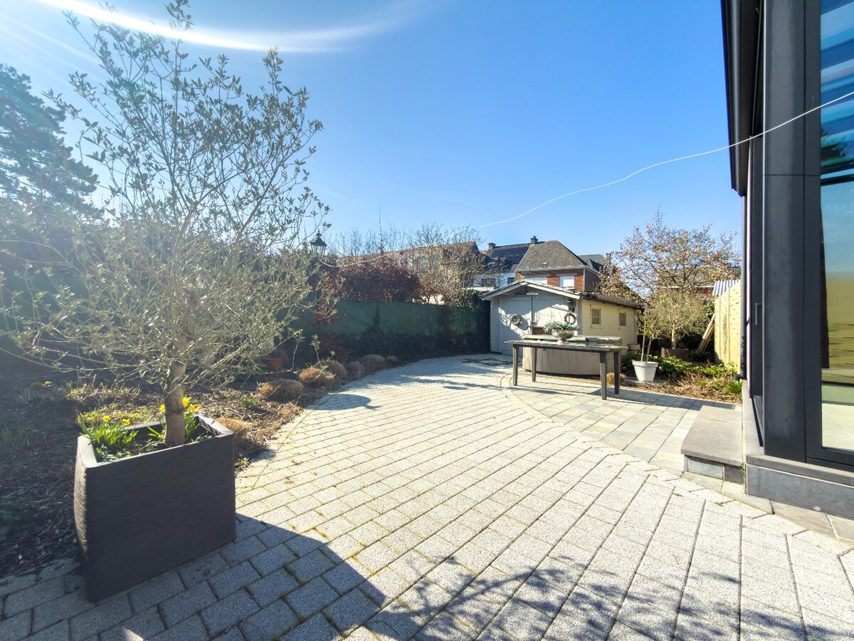 Ruime en instapklare HOB met zuidgerichte tuin te Bevegem 