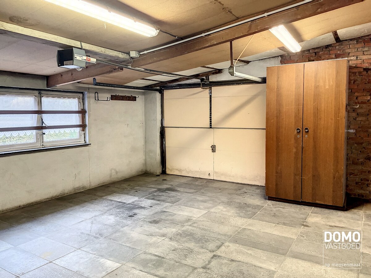 Ruime woning, gelegen nabij het centrum van Kermt met gunstig EPC label. 