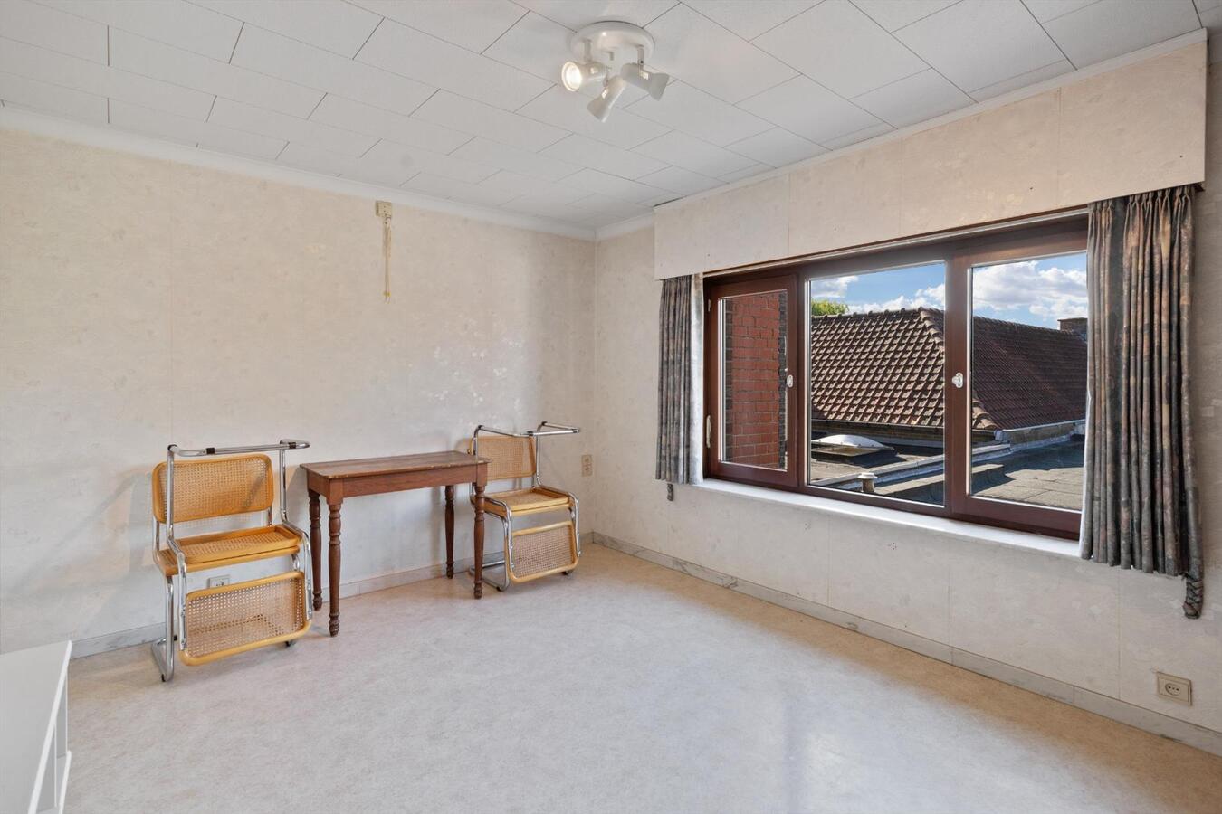 Ruime halfopen woning met 5 slaapkamers in het Centrum van Houthulst 