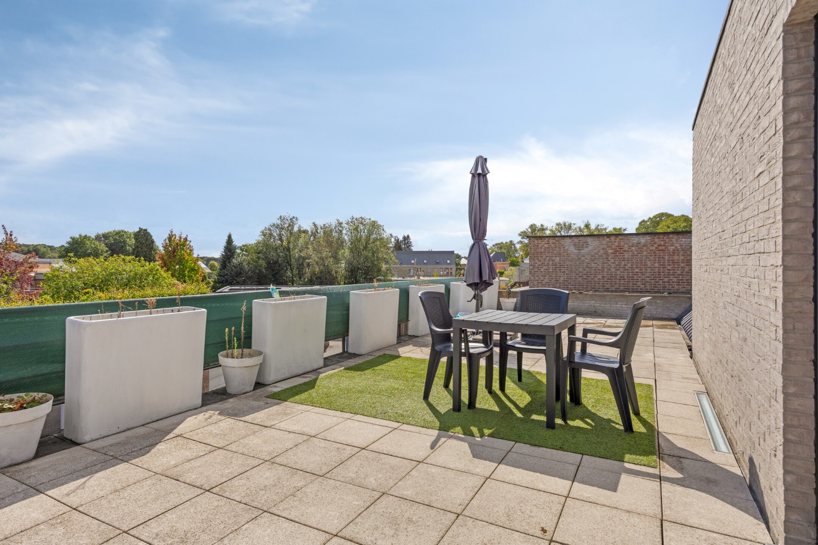 Instapklaar dakappartement met 2-3 slpk. en ruim terras in Olen-centrum 