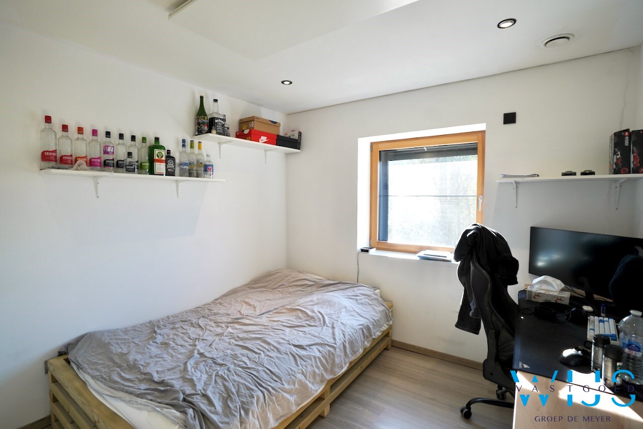 Zeer ruime gezinswoning te Zelzate ! 