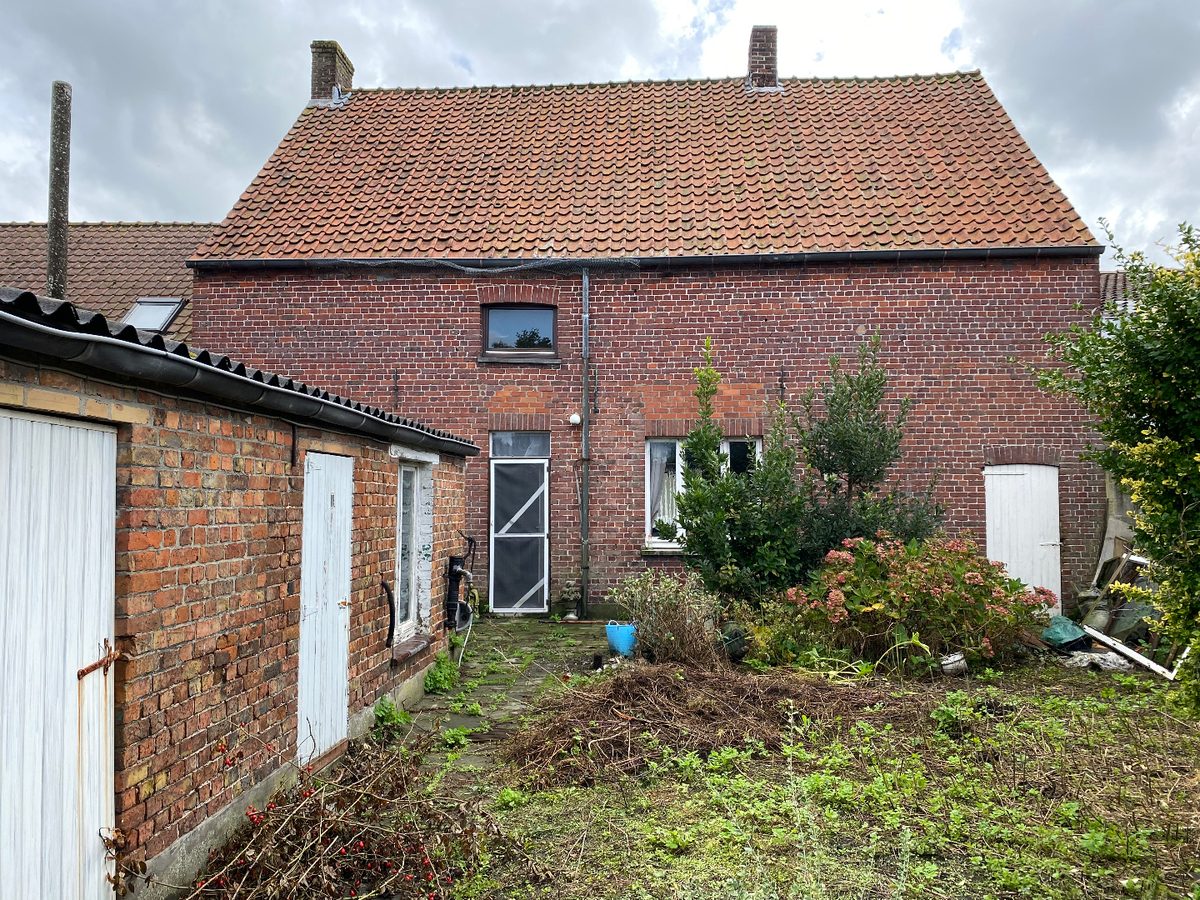 Woning met 4 slaapkamers garage en tuin te Koekelare 