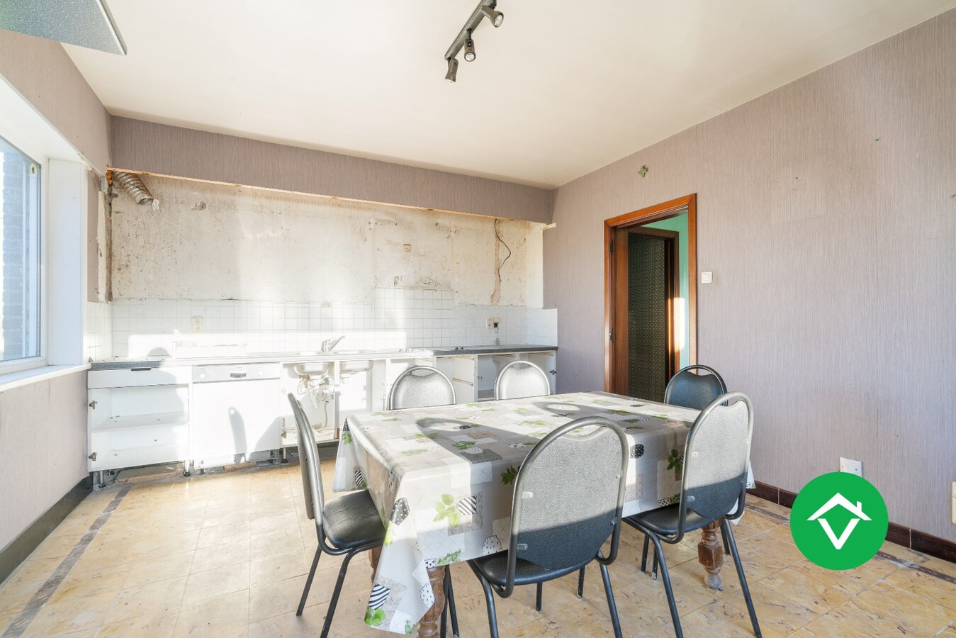 Authentieke hofstede in een landelijke omgeving te Koekelare 