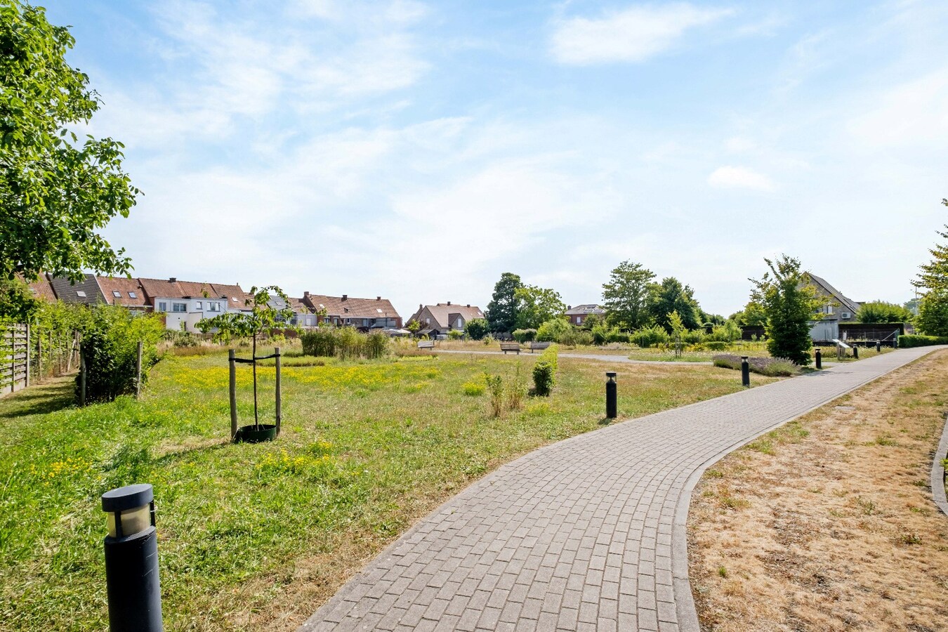 Trendy halfopen bebouwing met tuin en uitweg te Wevelgem ! *** NONO INSPIRED*** 