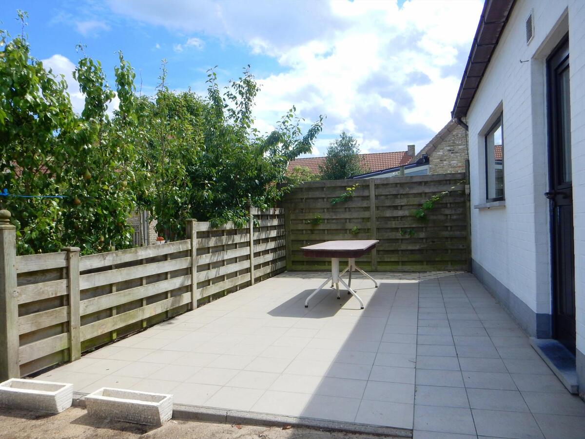 Alleenstaande woning met loods 