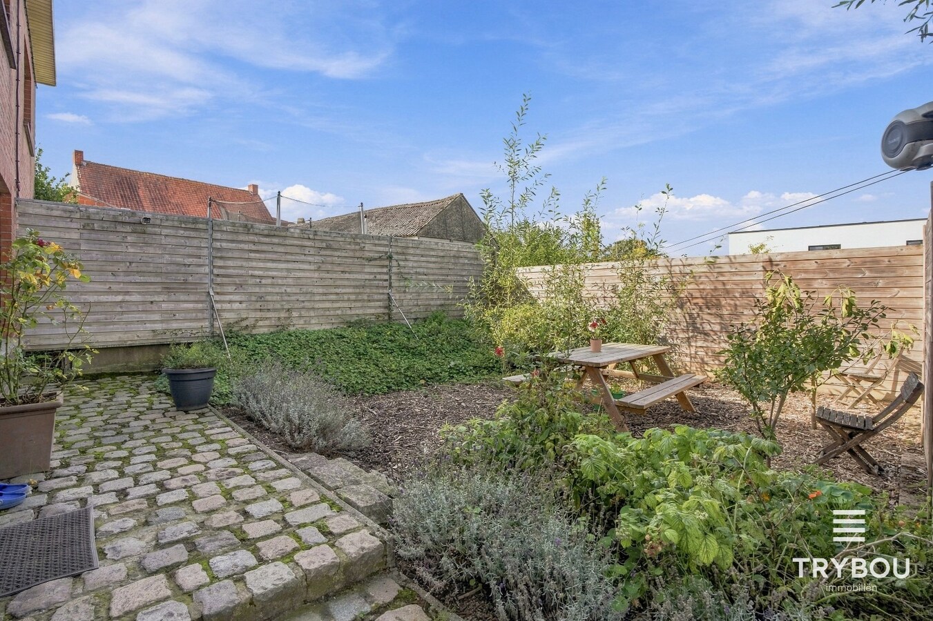 Rustig gelegen, energiezuinige woning met garage op perceel van 554m² 
