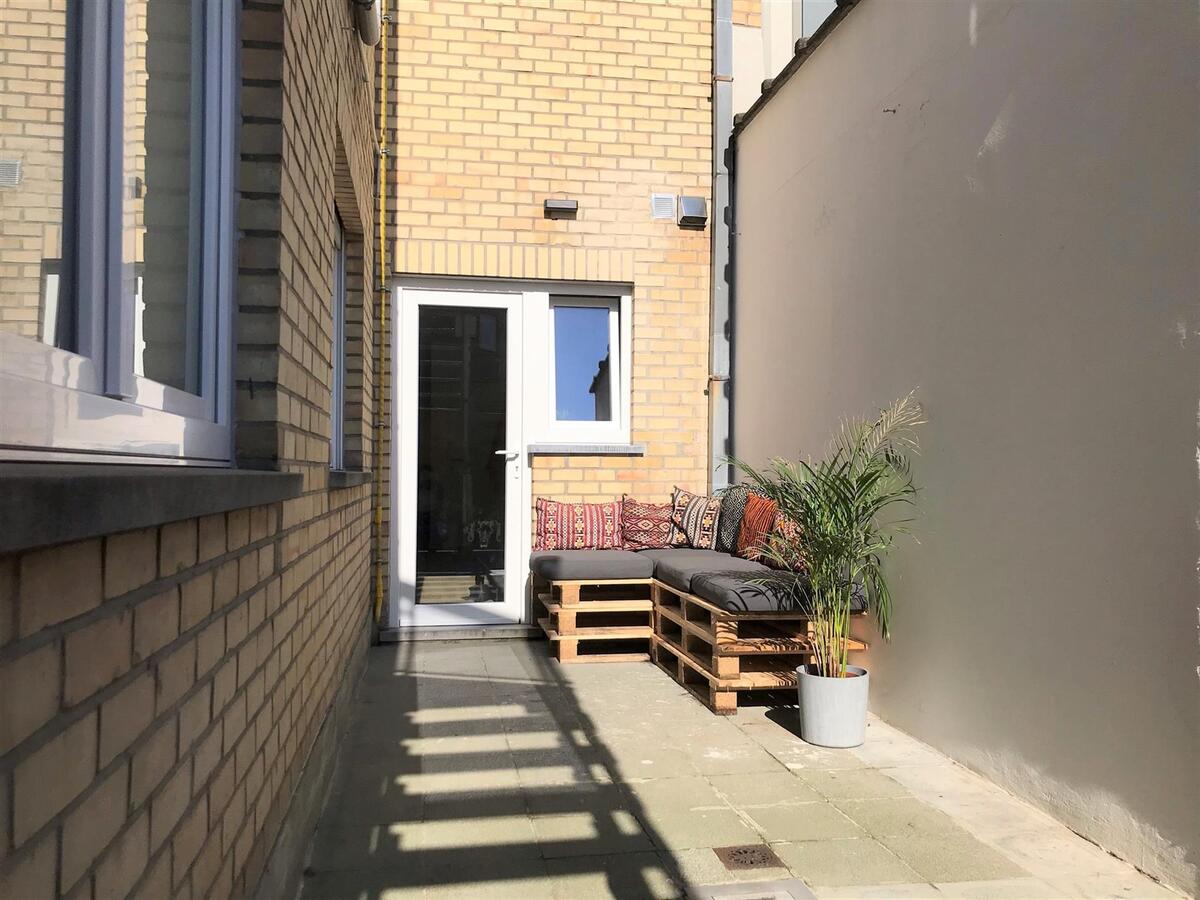 Ruim, knap gerenoveerd 1-slaapkamerappartement  met terras  - Heist 