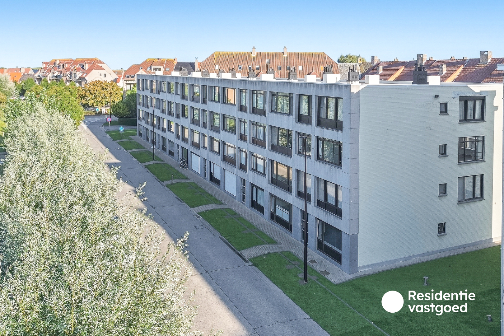 Tweeslaapkamerappartement met privatieve staanplaats nabij het centrum van De Haan 