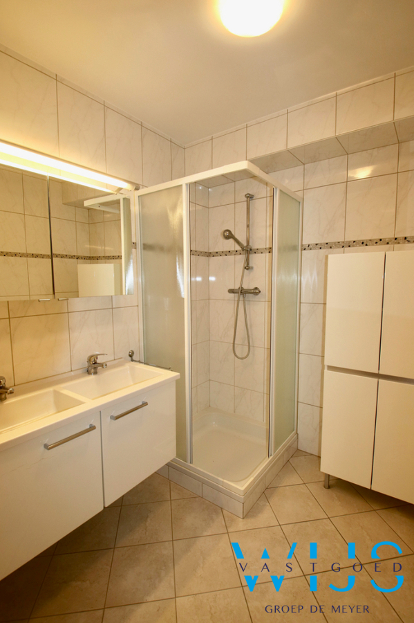 3 slaapkamerappartement met garage in hartje Assenede ! 