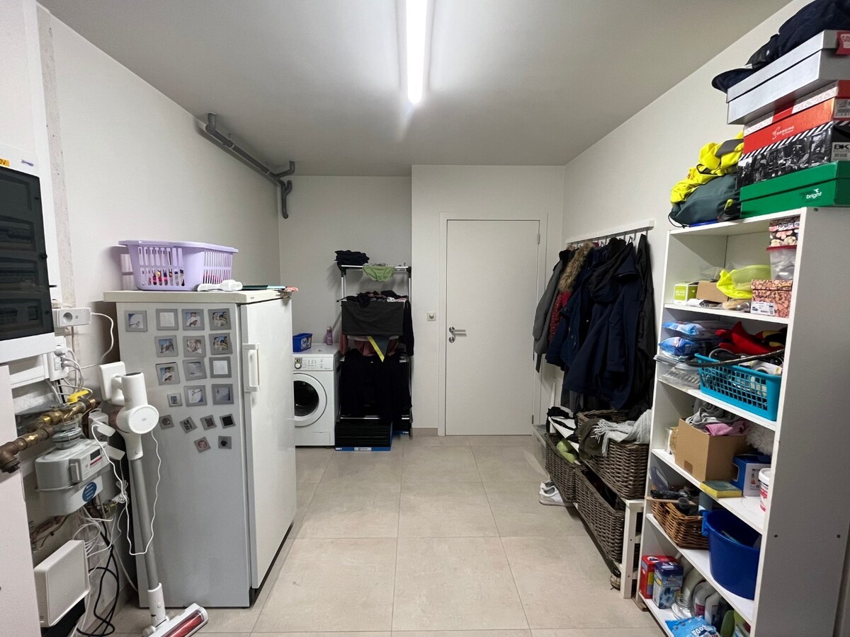 Energetisch gerenoveerde, ruime gesloten bebouwing te Kruisem 