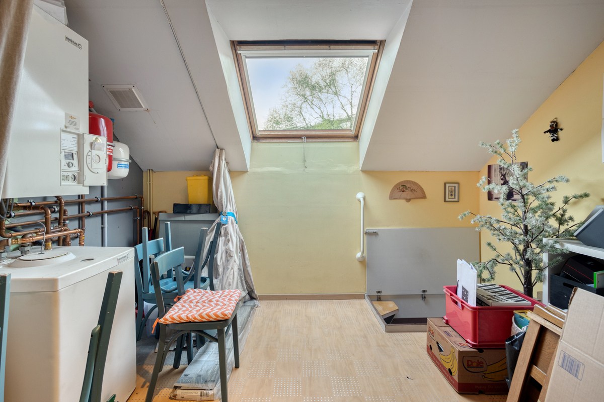 Instapklare halfopen bebouwing met 3 slaapkamers, tuin, terras en 2 carports in Kessel-Lo! – EPC 166 kWh/m² - bewoonbare opp. 146 m² 