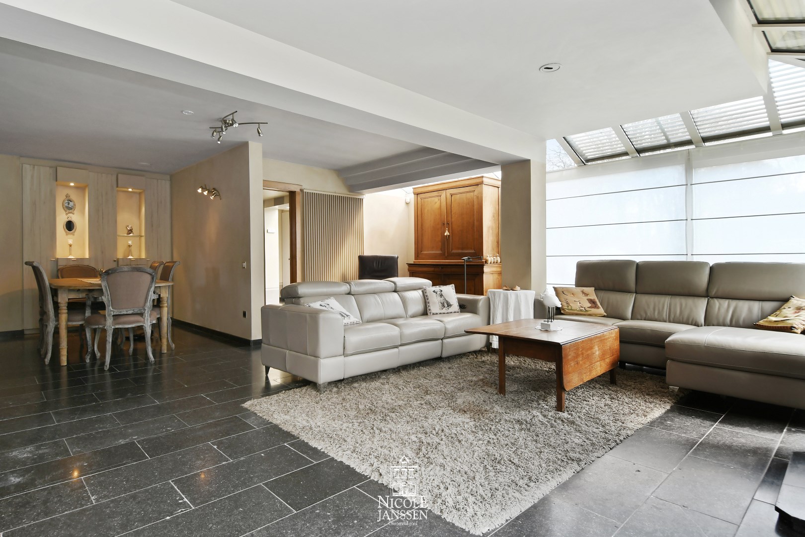 Veel natuurlijk lichtinval door de grote raampartijen