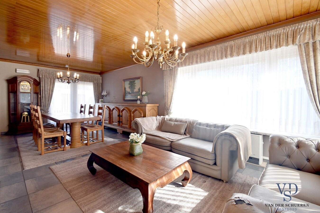 Goed gelegen, degelijke Open Bebouwing. 