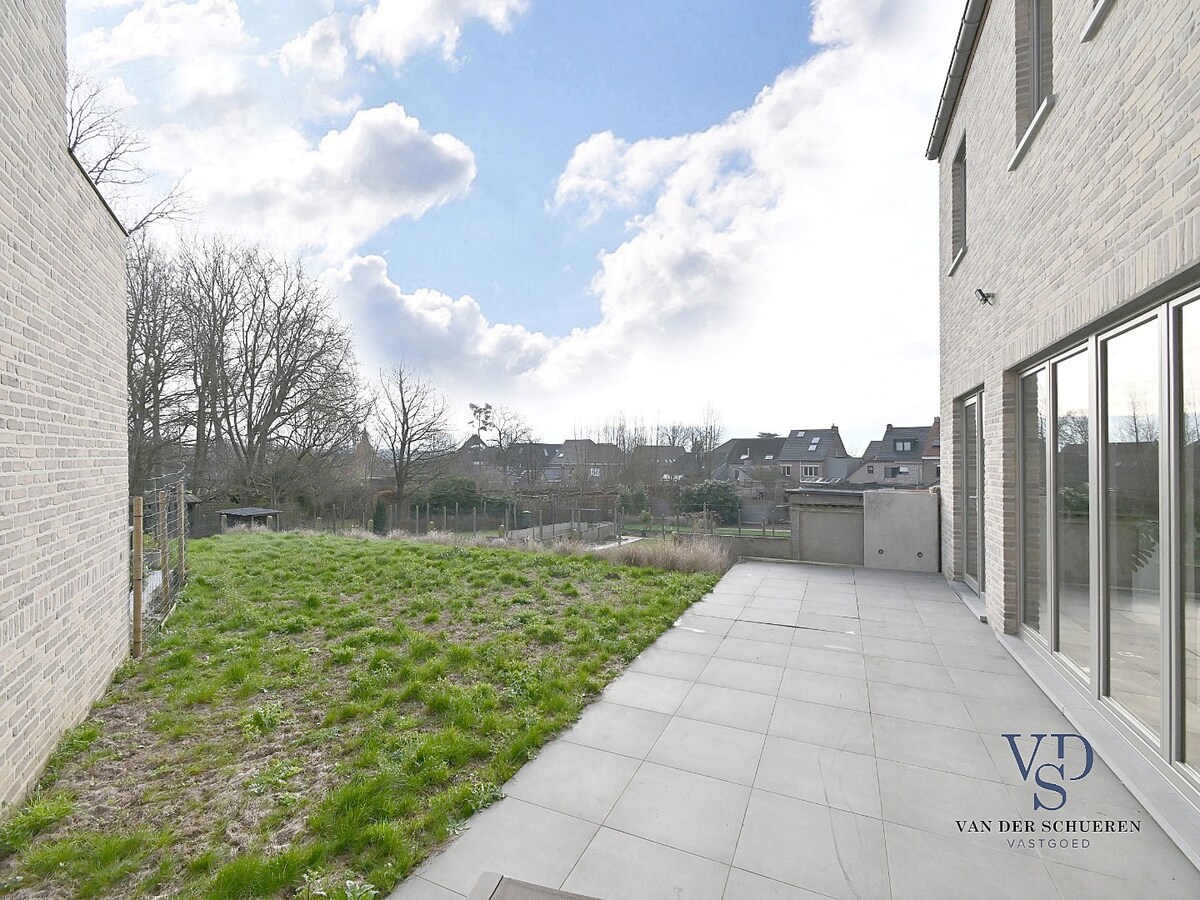 Recente pastorijwoning in hartje Dikkelvenne. 