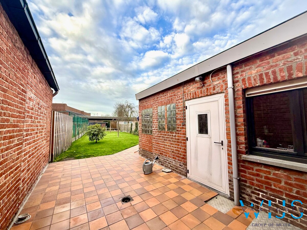 Te renoveren karaktervolle gezinswoning te Eeklo ! 