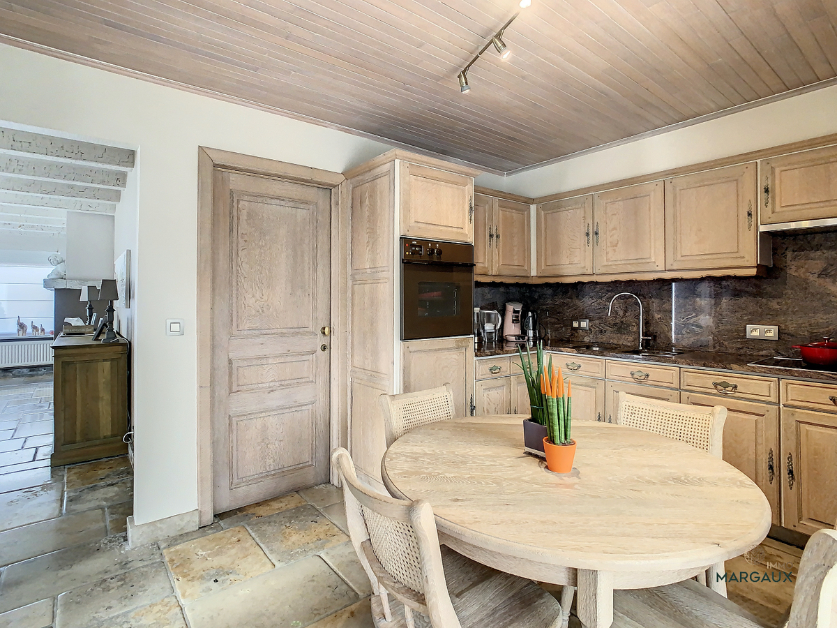 Instapklare halfopen bebouwing in rustige straat 