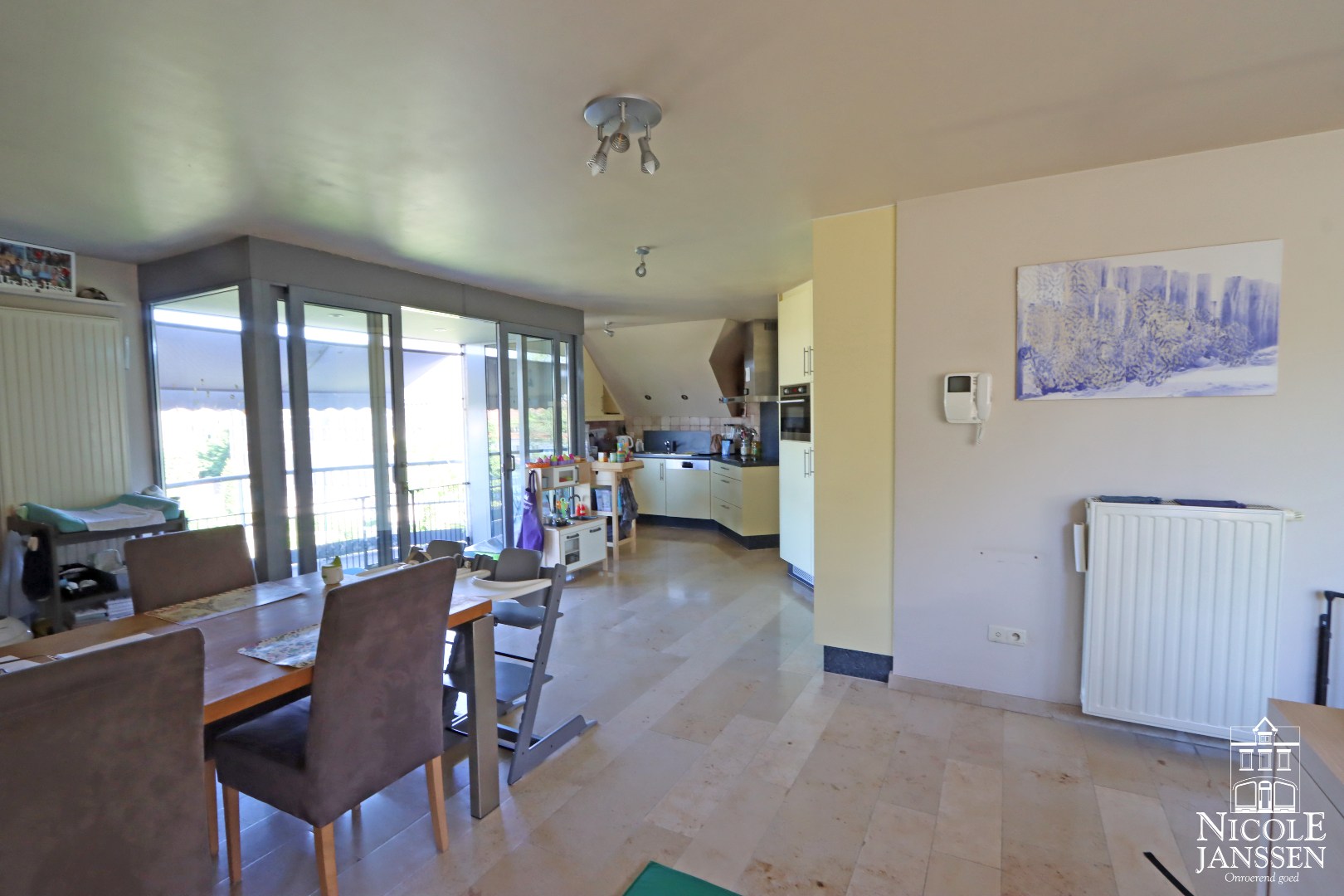 Zeer ruim duplex-appartement 