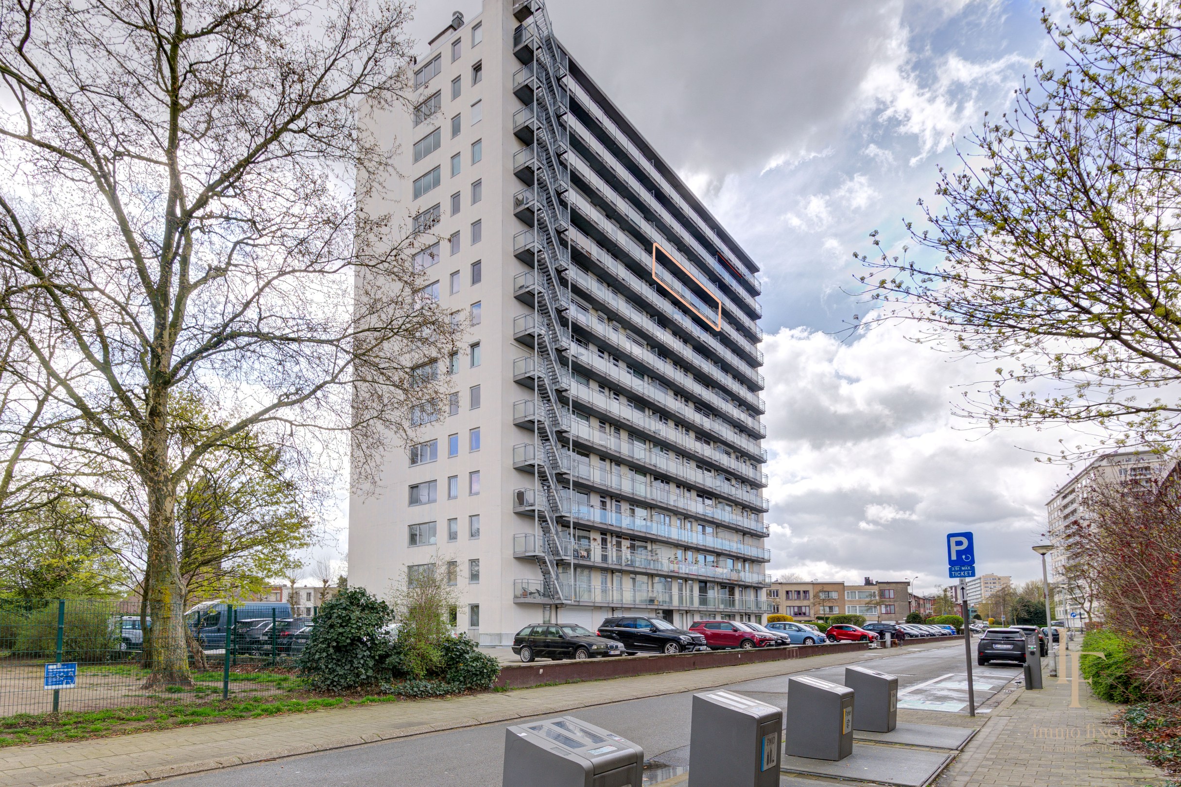 Te renoveren parel met potentieel + garagebox te Berchem! 