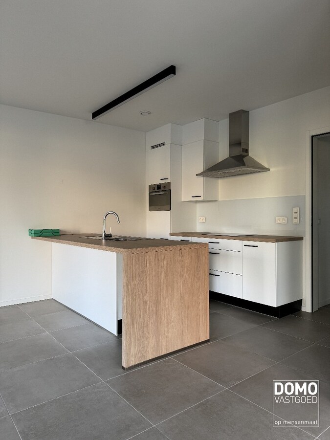MODERN APPARTEMENT MET 2 SLAAPKAMERS IN HET CENTRUM VAN BOEKT 