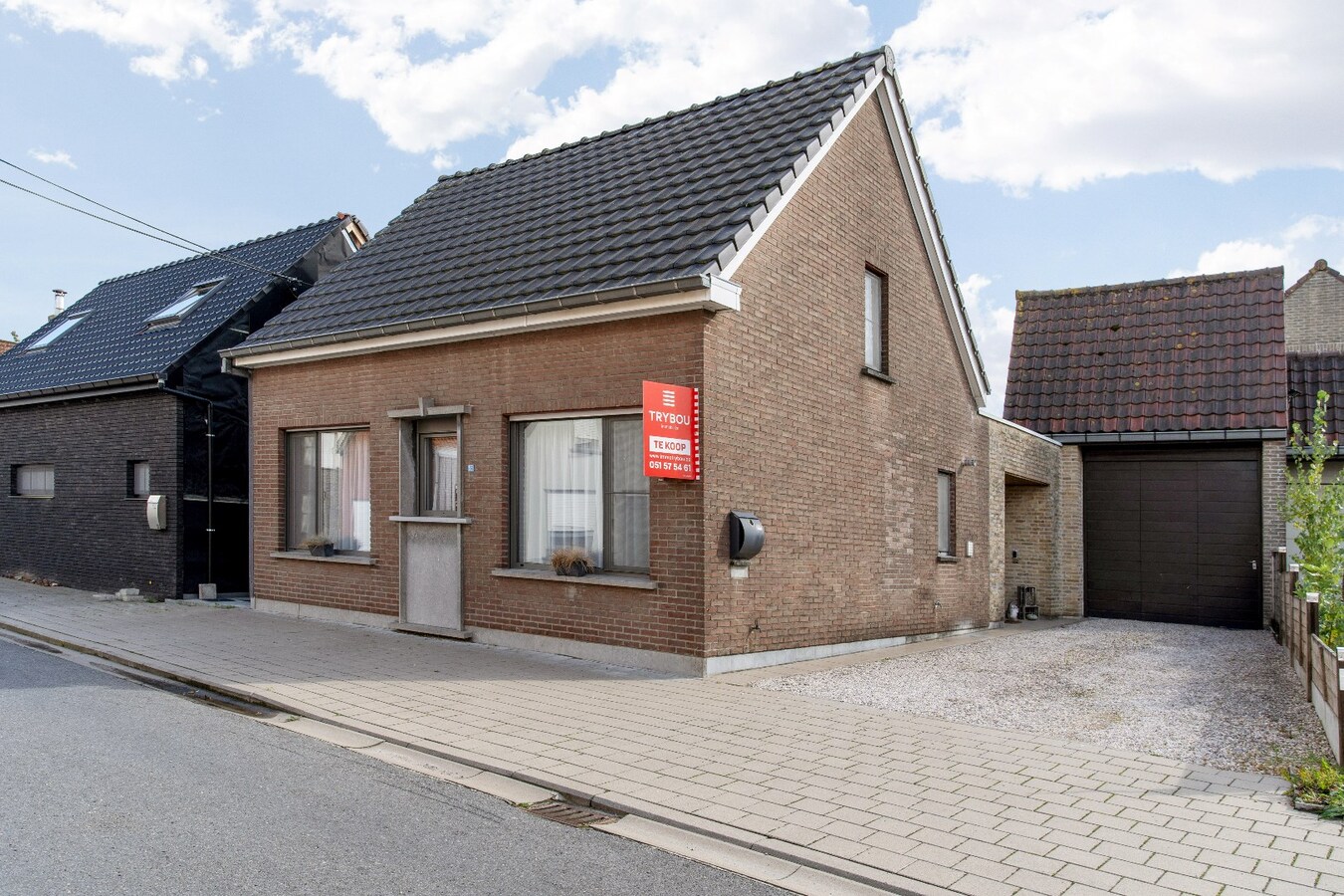 Verassend ruime woning met ruime werkplaats/garage te Houthulst 