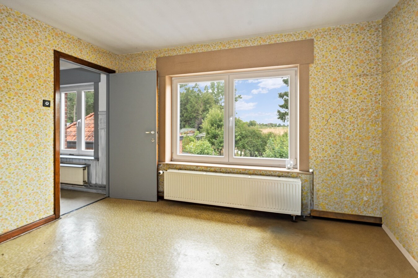 Verrassend ruime gezinswoning met garage op ruim perceel van 530m² 