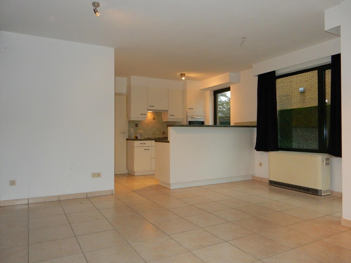 Gezellig gelijkvloersappartement met zonnige tuin en garage 