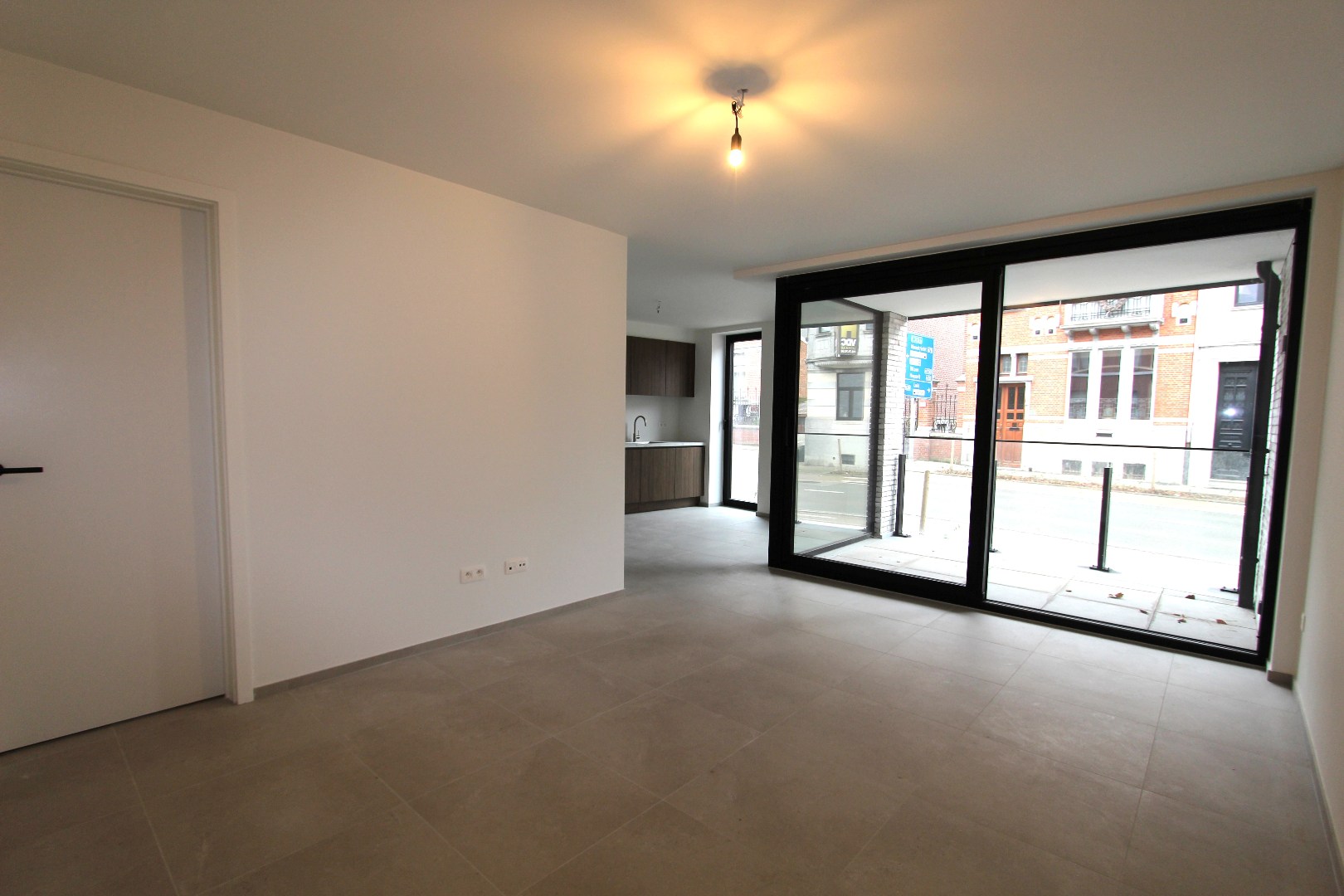 GELIJKVLOERS NIEUWBOUW APPARTEMENT MET TERRAS 