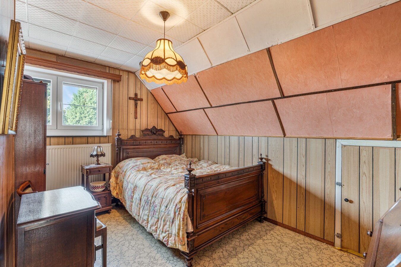 Halfvrijstaande gezinswoning met veel mogelijkheden op een perceel van 8are! 