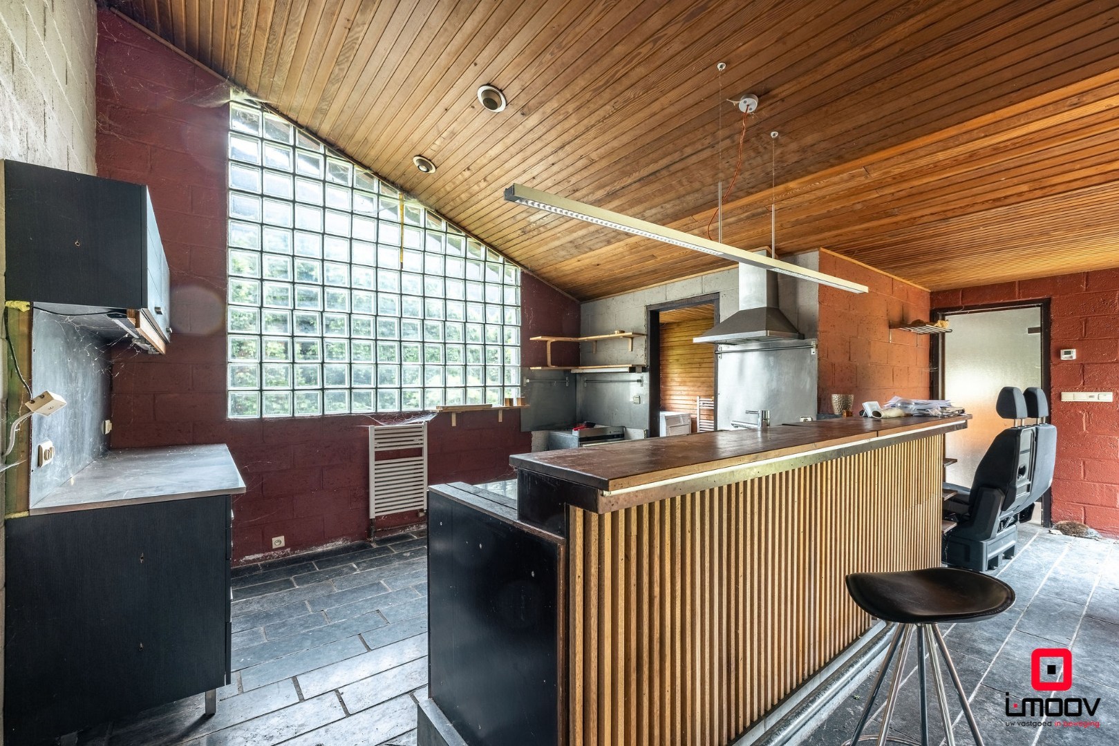 Seventies bungalowvilla met renovatiepotentieel op unieke ligging aan natuurgebied 
